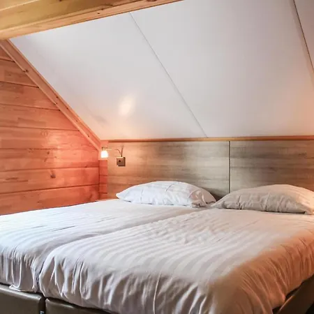 Dom wakacyjny Lovely In With Wifi Heel